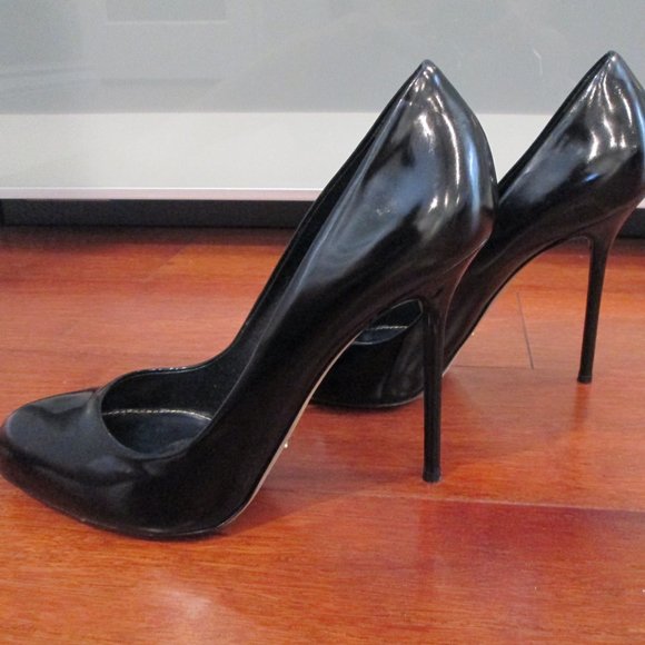 *SOLD* Sergio Rossi Patent Leather Rounded Toe Pumps - Picture 6 of 10